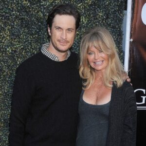 Oliver Hudson Calls Out Goldie Hawn for Texts